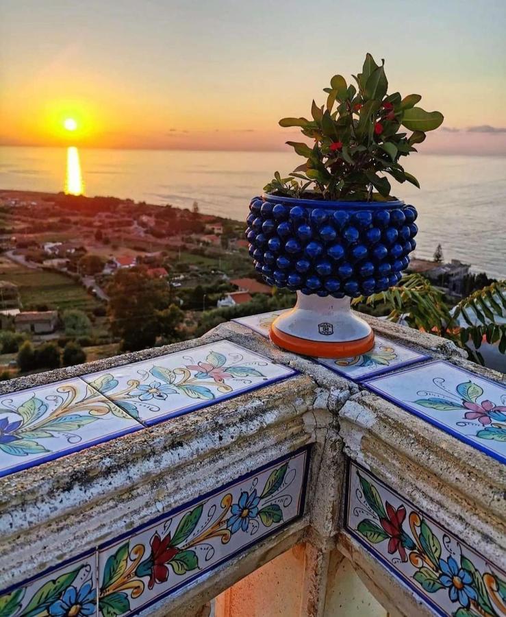 Villa Gira Vota E Furria à Santo Stefano di Camastra Extérieur photo